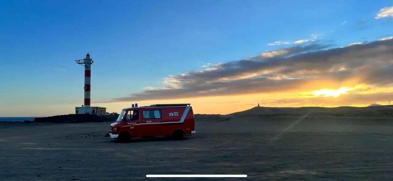 مكان تخييم Conny, A Mercedes Firefighter Camper Van لوس كريستيانوس