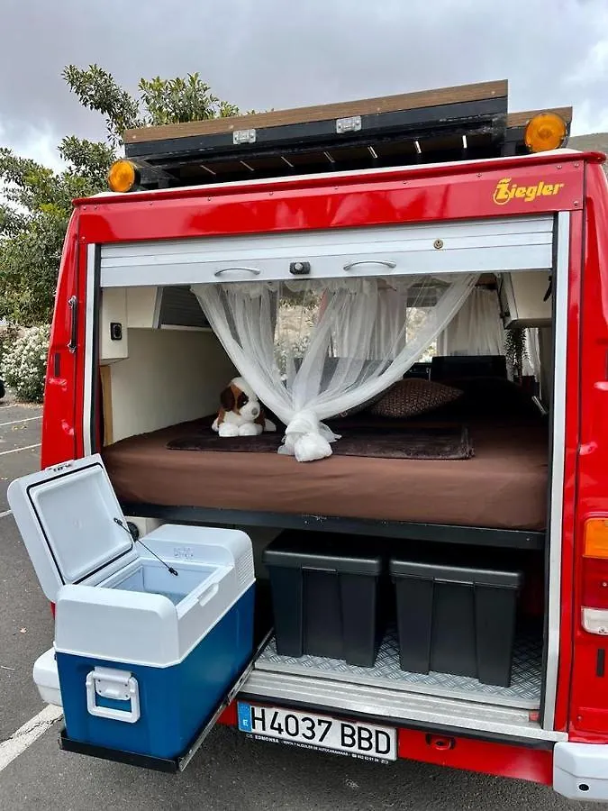 Conny, A Mercedes Firefighter Camper Van لوس كريستيانوس مكان تخييم