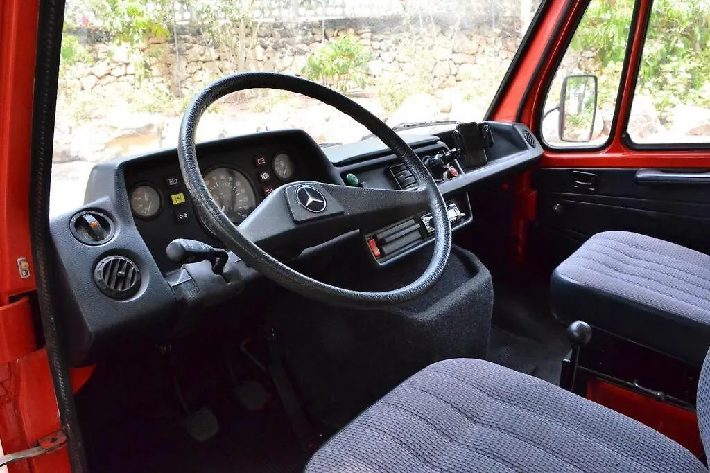 Conny, A Mercedes Firefighter Camper Van لوس كريستيانوس